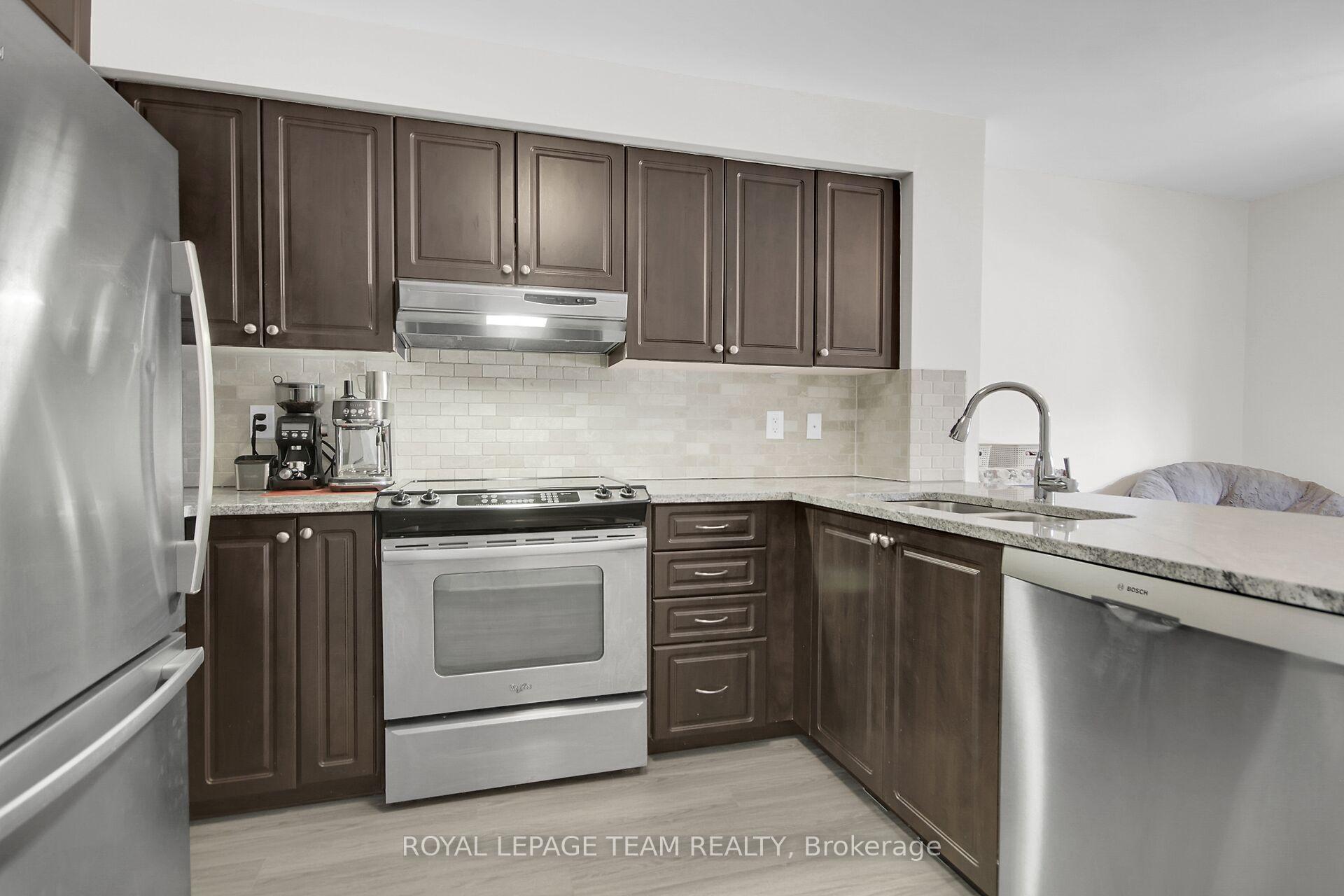 Photo 15 of 26 Argent Private, Ottawa, Kanata - Morgan's Grant/South March — HOMEH