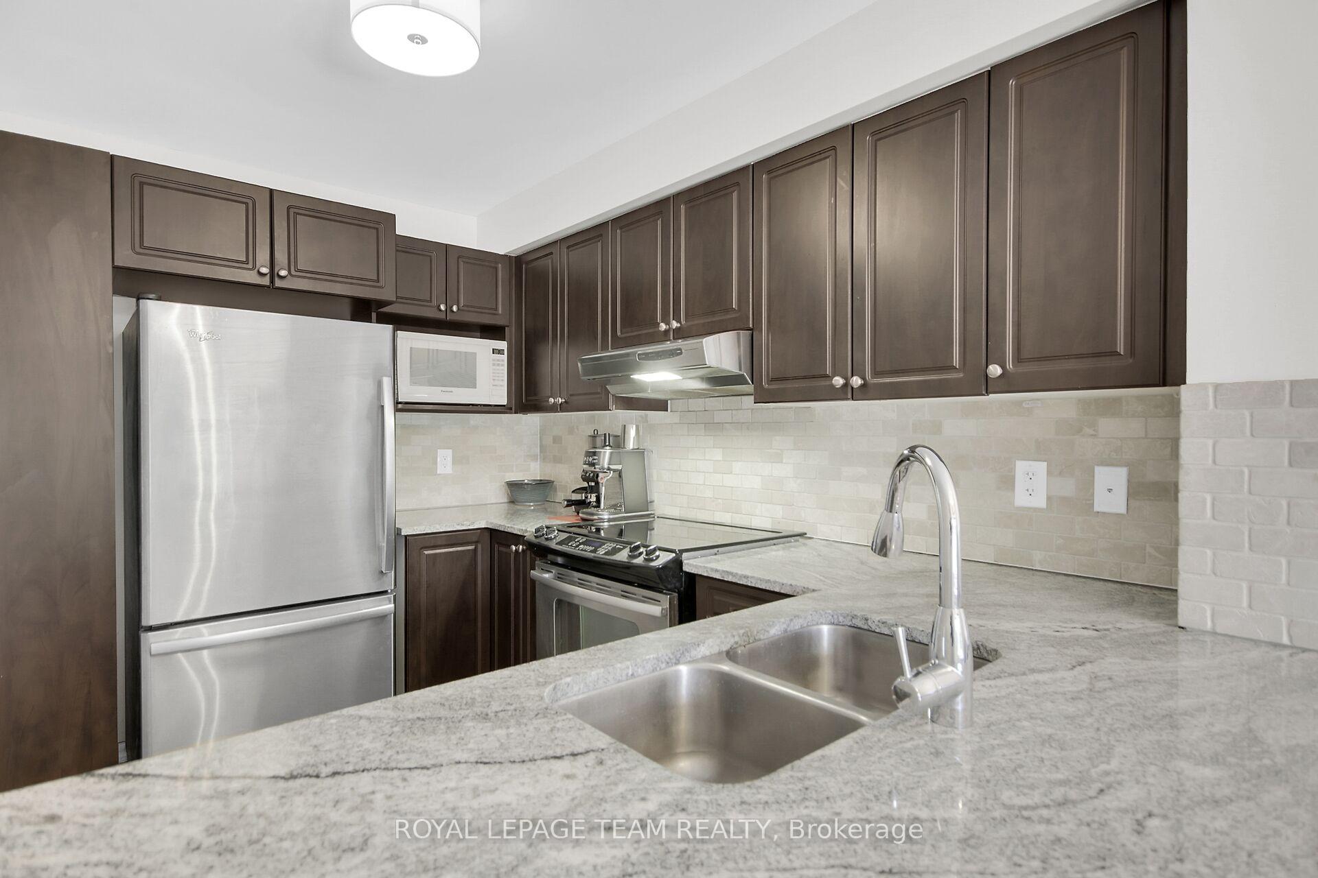 Photo 16 of 26 Argent Private, Ottawa, Kanata - Morgan's Grant/South March — HOMEH