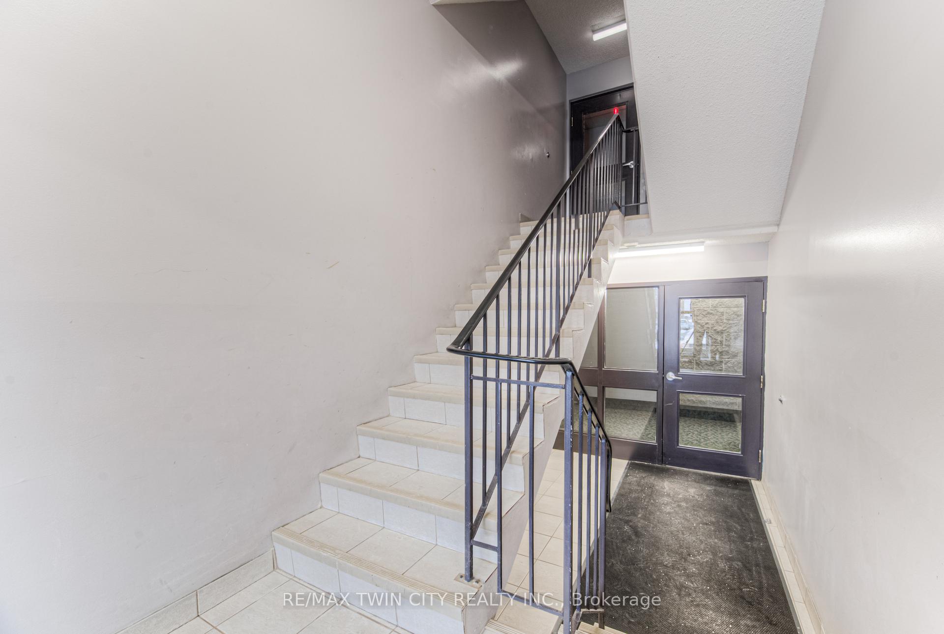 Photo 2 of Unit 101, 276 Eiwo Court, Waterloo — HOMEH