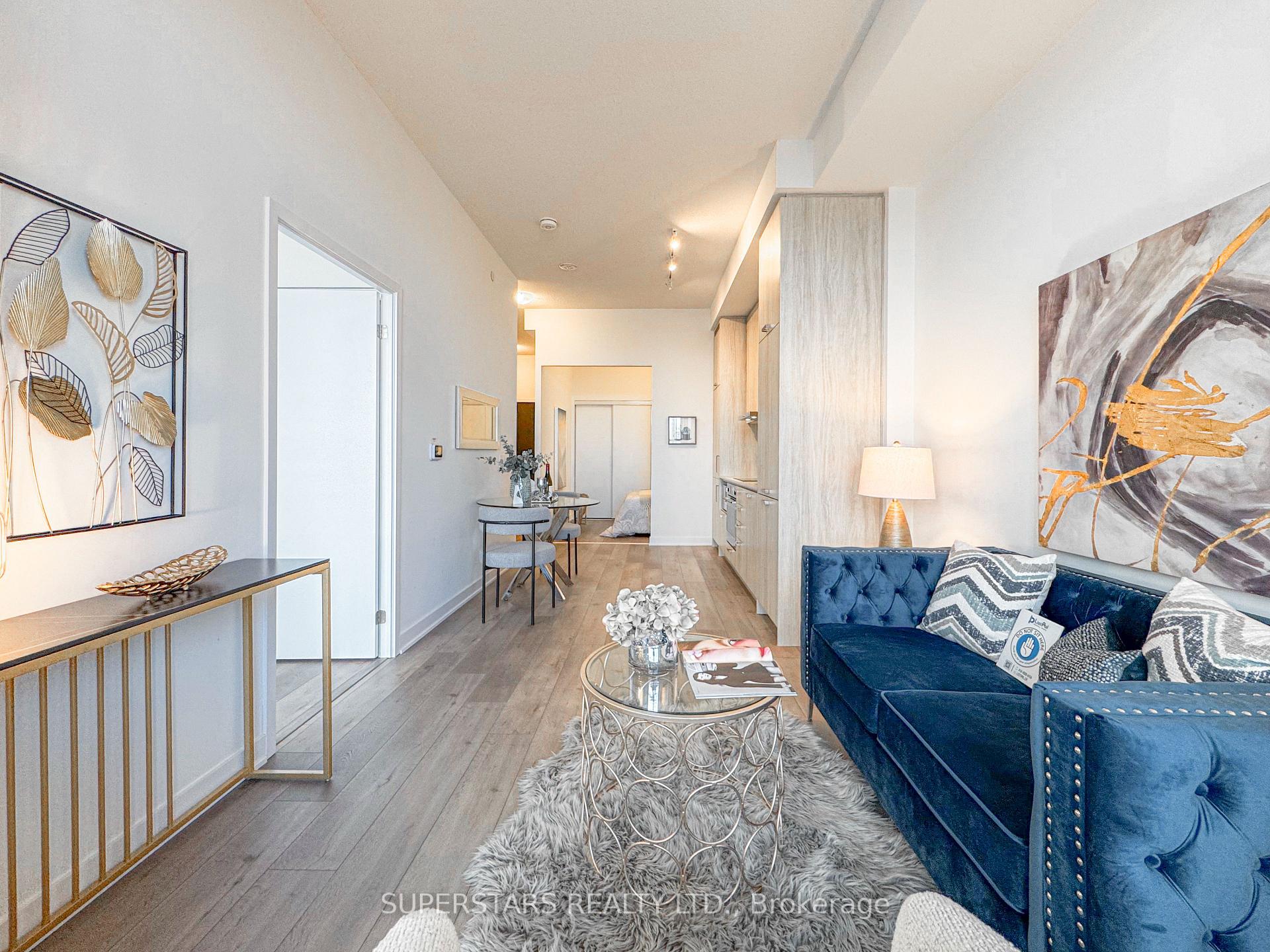 Photo 6 of Unit 519, 10 Honeycrisp Crescent, Vaughan, Vaughan Corporate Centre — HOMEH