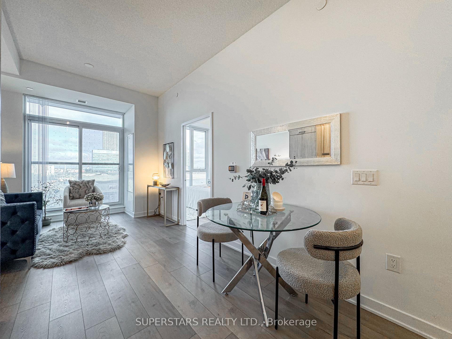 Photo 7 of Unit 519, 10 Honeycrisp Crescent, Vaughan, Vaughan Corporate Centre — HOMEH