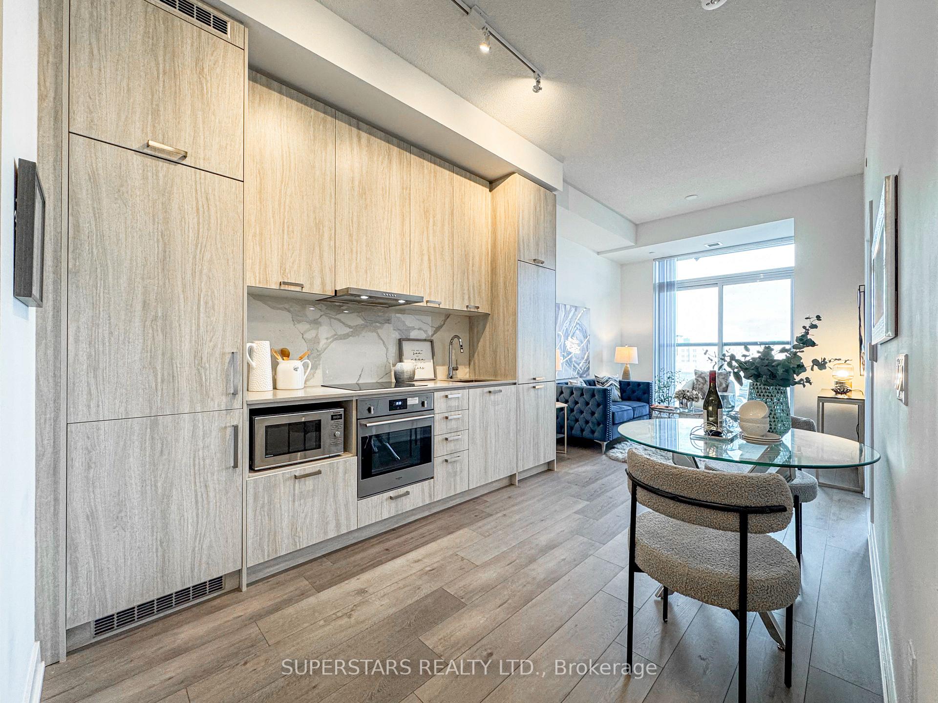 Photo 8 of Unit 519, 10 Honeycrisp Crescent, Vaughan, Vaughan Corporate Centre — HOMEH