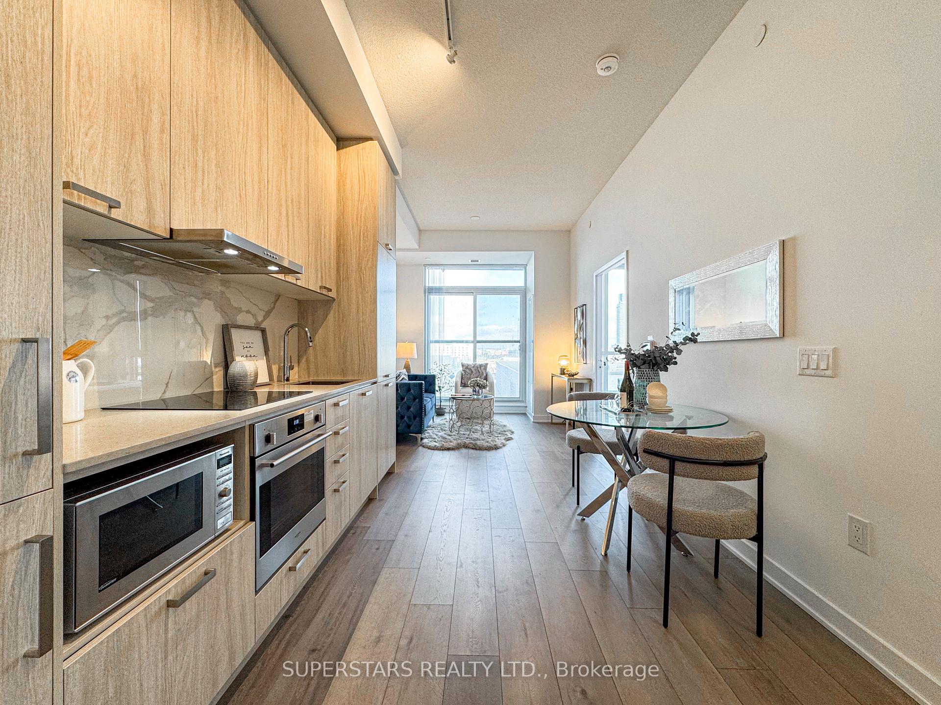 Photo 9 of Unit 519, 10 Honeycrisp Crescent, Vaughan, Vaughan Corporate Centre — HOMEH