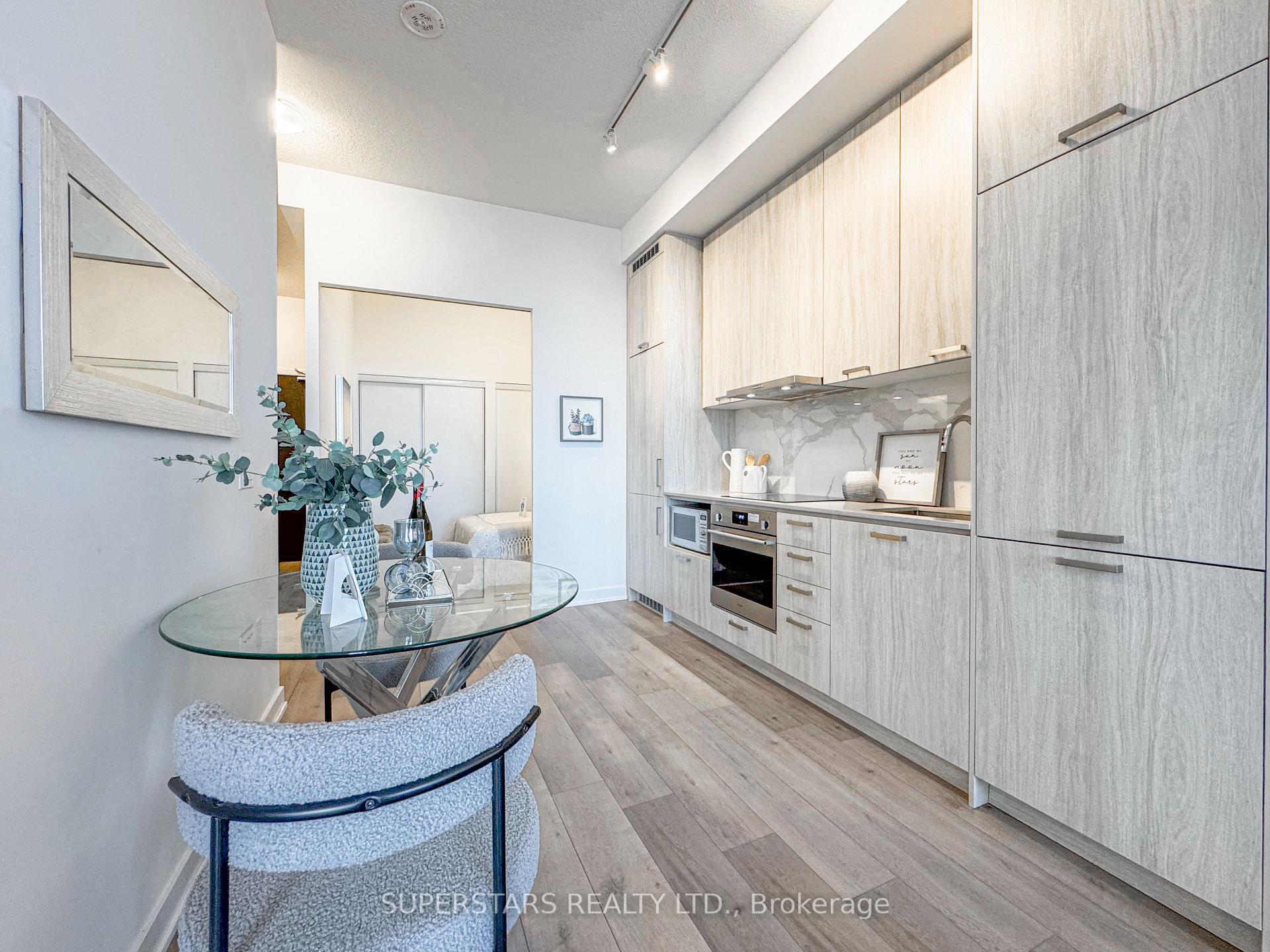 Photo 10 of Unit 519, 10 Honeycrisp Crescent, Vaughan, Vaughan Corporate Centre — HOMEH