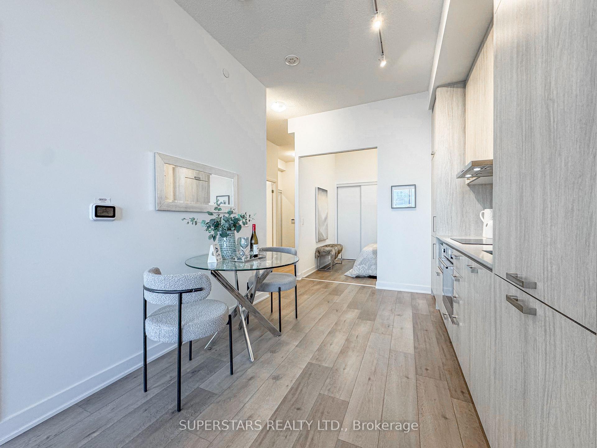 Photo 11 of Unit 519, 10 Honeycrisp Crescent, Vaughan, Vaughan Corporate Centre — HOMEH