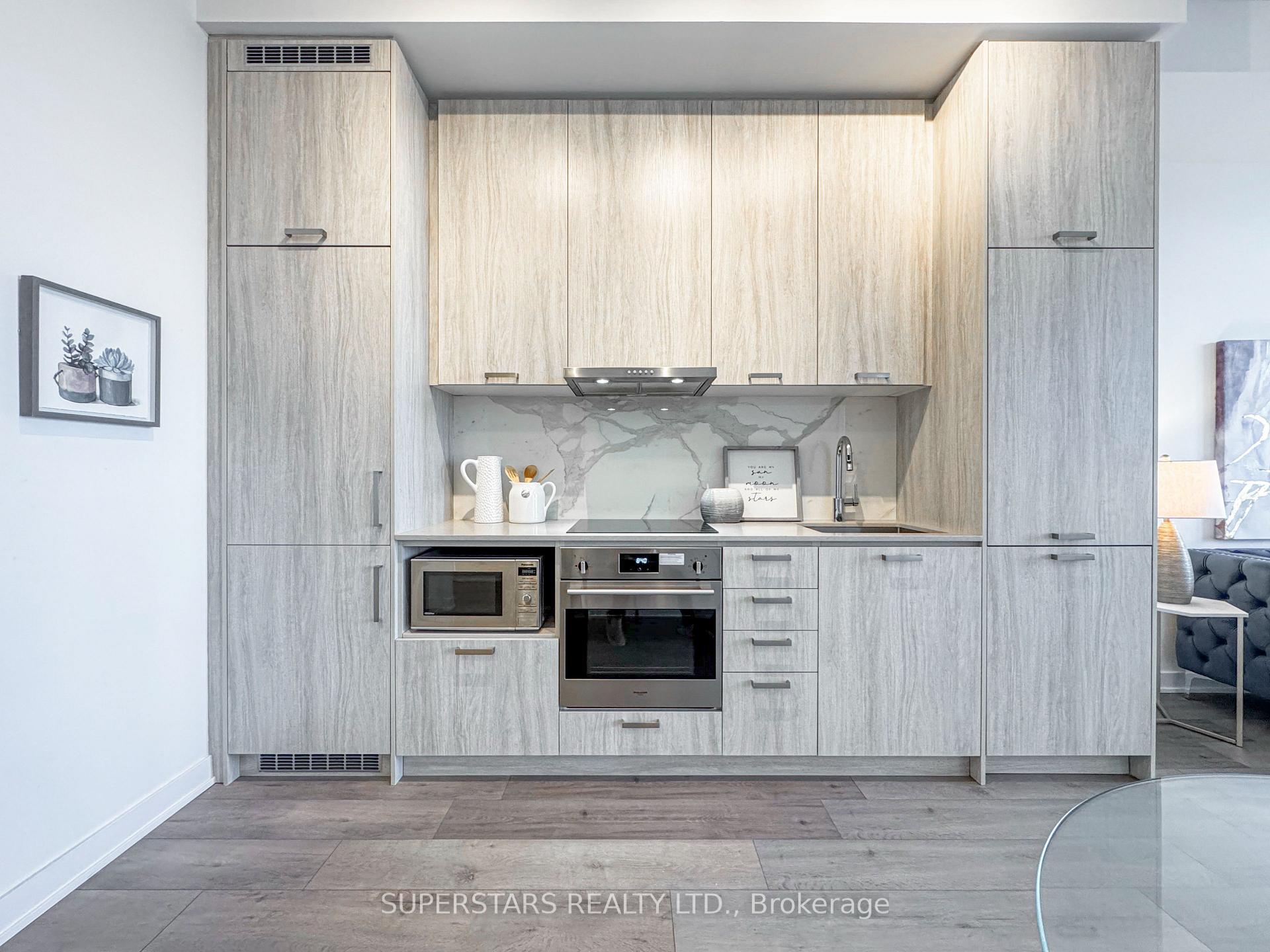Photo 12 of Unit 519, 10 Honeycrisp Crescent, Vaughan, Vaughan Corporate Centre — HOMEH