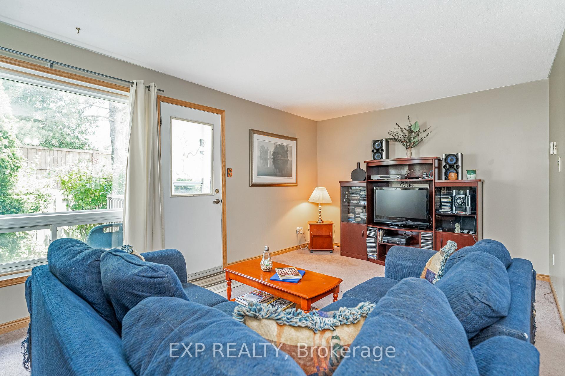 Photo 5 of Unit 11, 3111 Quail Drive, Ottawa, Sawmill Creek/Timbermill — HOMEH