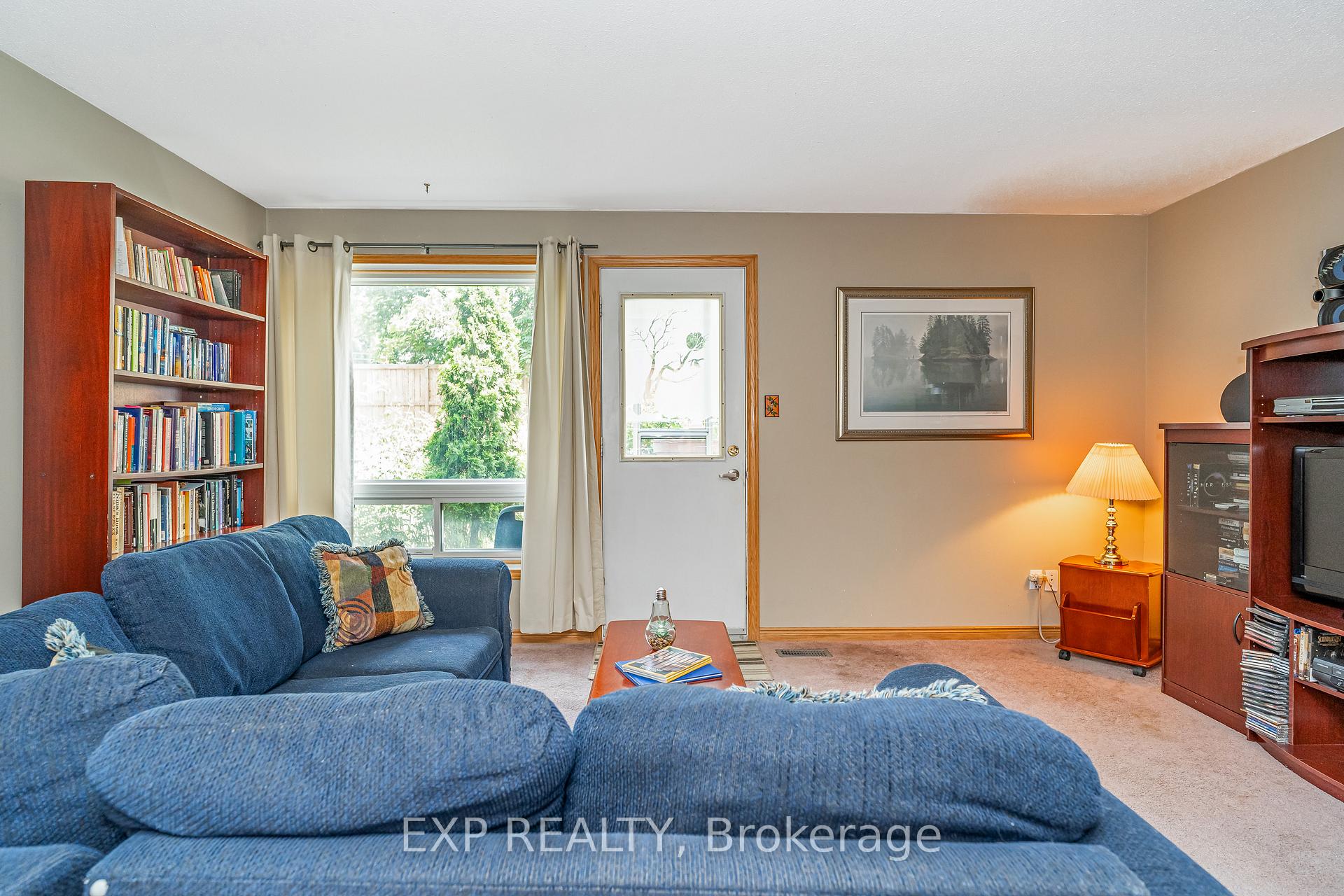 Photo 6 of Unit 11, 3111 Quail Drive, Ottawa, Sawmill Creek/Timbermill — HOMEH