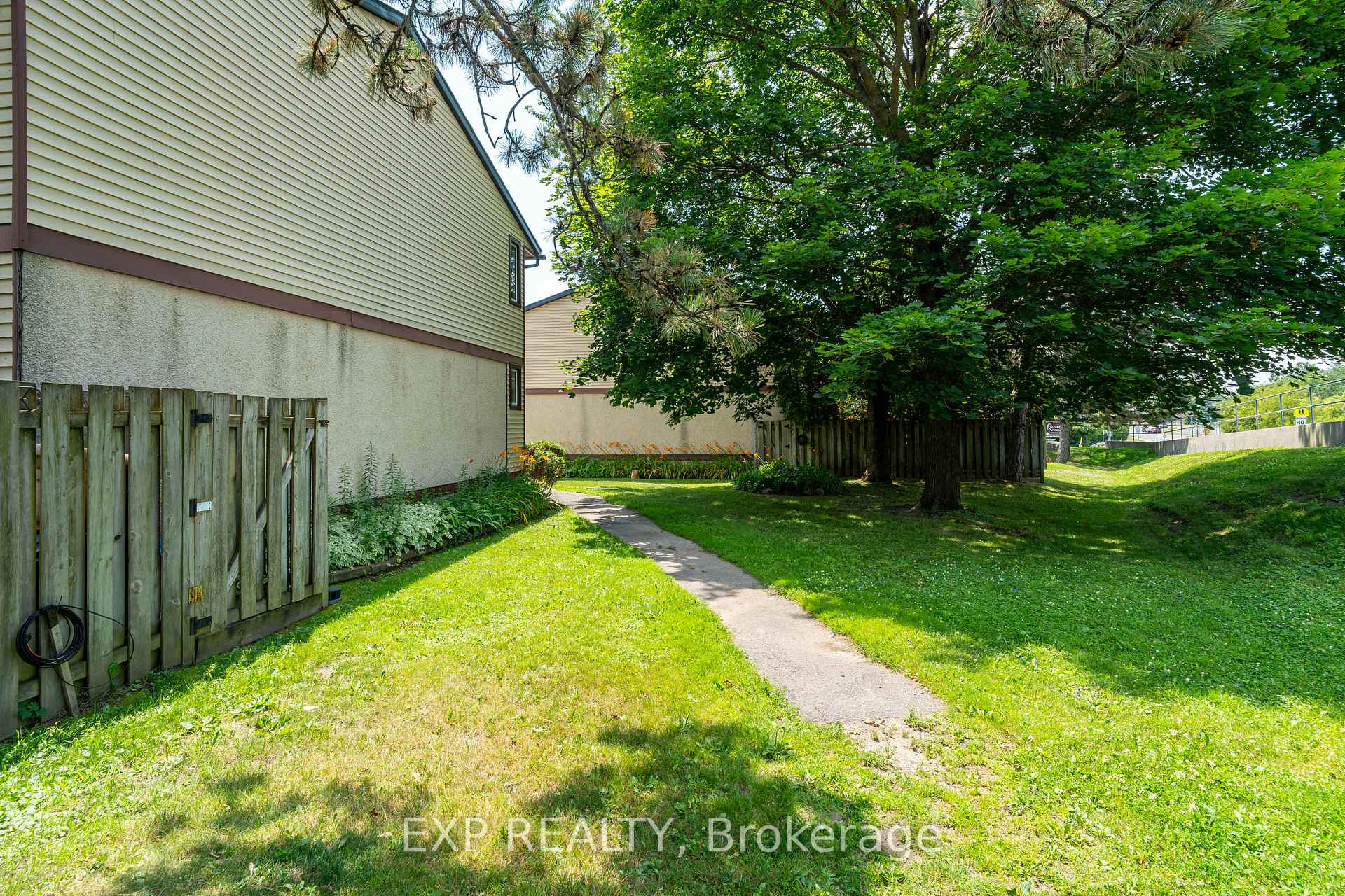 Photo 26 of Unit 11, 3111 Quail Drive, Ottawa, Sawmill Creek/Timbermill — HOMEH