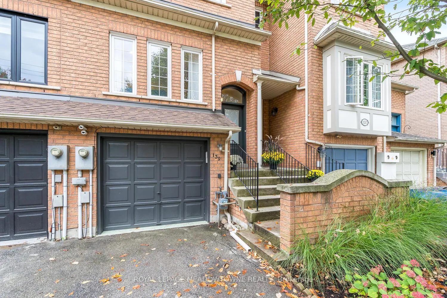 Photo 3 of 139 Harbourview Crescent, Etobicoke, Mimico — HOMEH