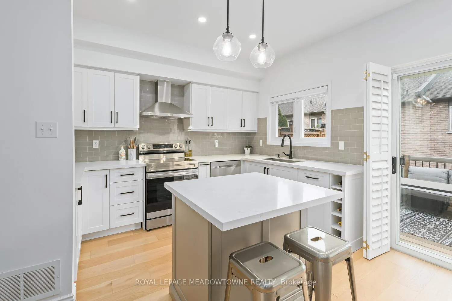 Photo 13 of 139 Harbourview Crescent, Etobicoke, Mimico — HOMEH