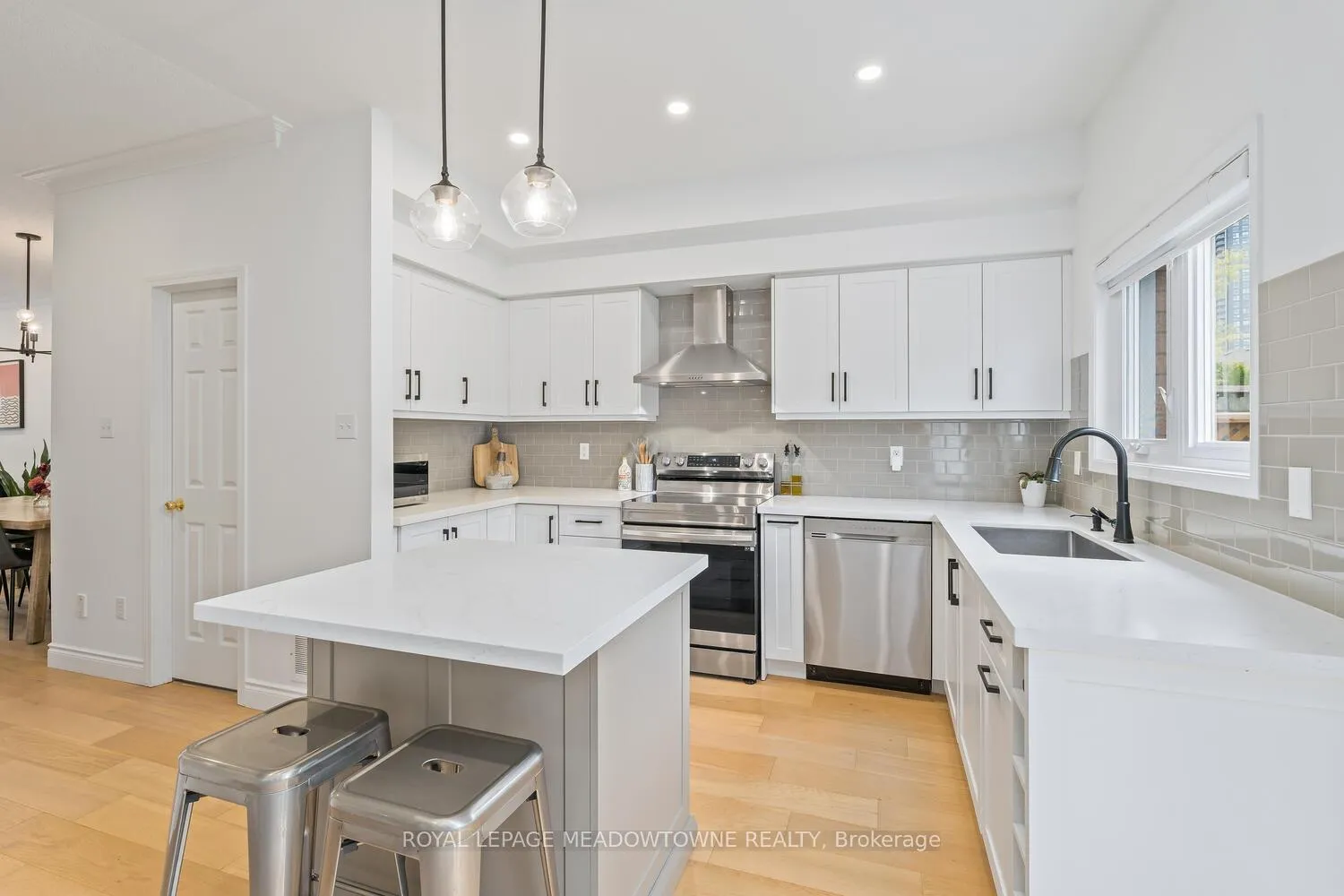 Photo 15 of 139 Harbourview Crescent, Etobicoke, Mimico — HOMEH