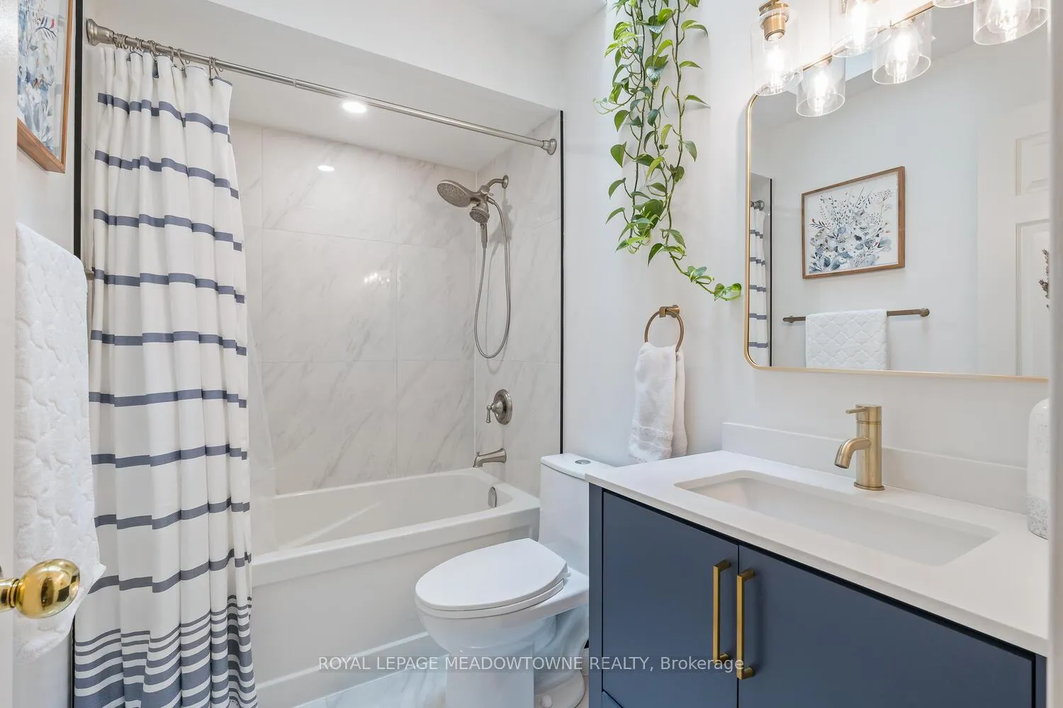 Photo 29 of 139 Harbourview Crescent, Etobicoke, Mimico — HOMEH