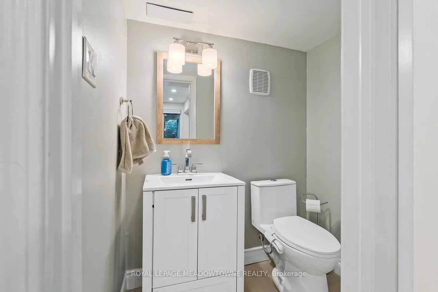Photo 33 of 139 Harbourview Crescent, Etobicoke, Mimico — HOMEH
