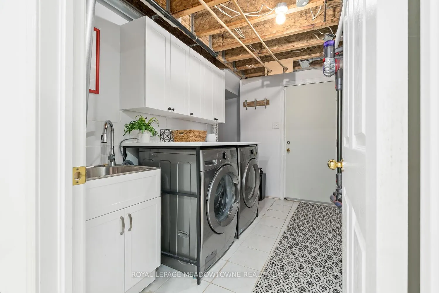 Photo 34 of 139 Harbourview Crescent, Etobicoke, Mimico — HOMEH