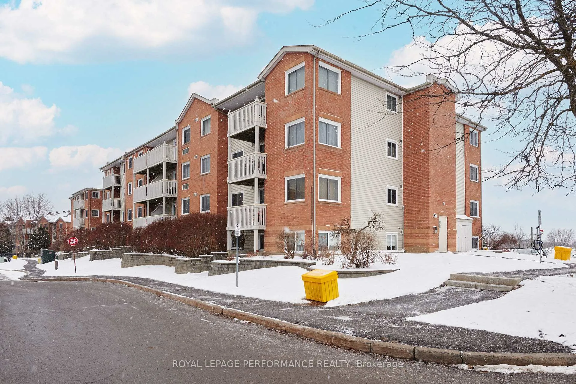 Photo 2 of Unit 403, 345 Centrum Boulevard W, Ottawa, Bilberry Creek/Queenswood Heights — HOMEH