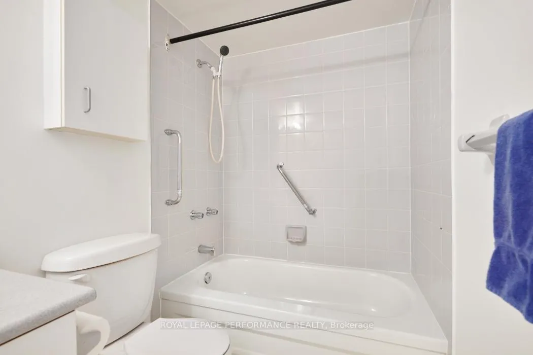 Photo 23 of Unit 403, 345 Centrum Boulevard W, Ottawa, Bilberry Creek/Queenswood Heights — HOMEH