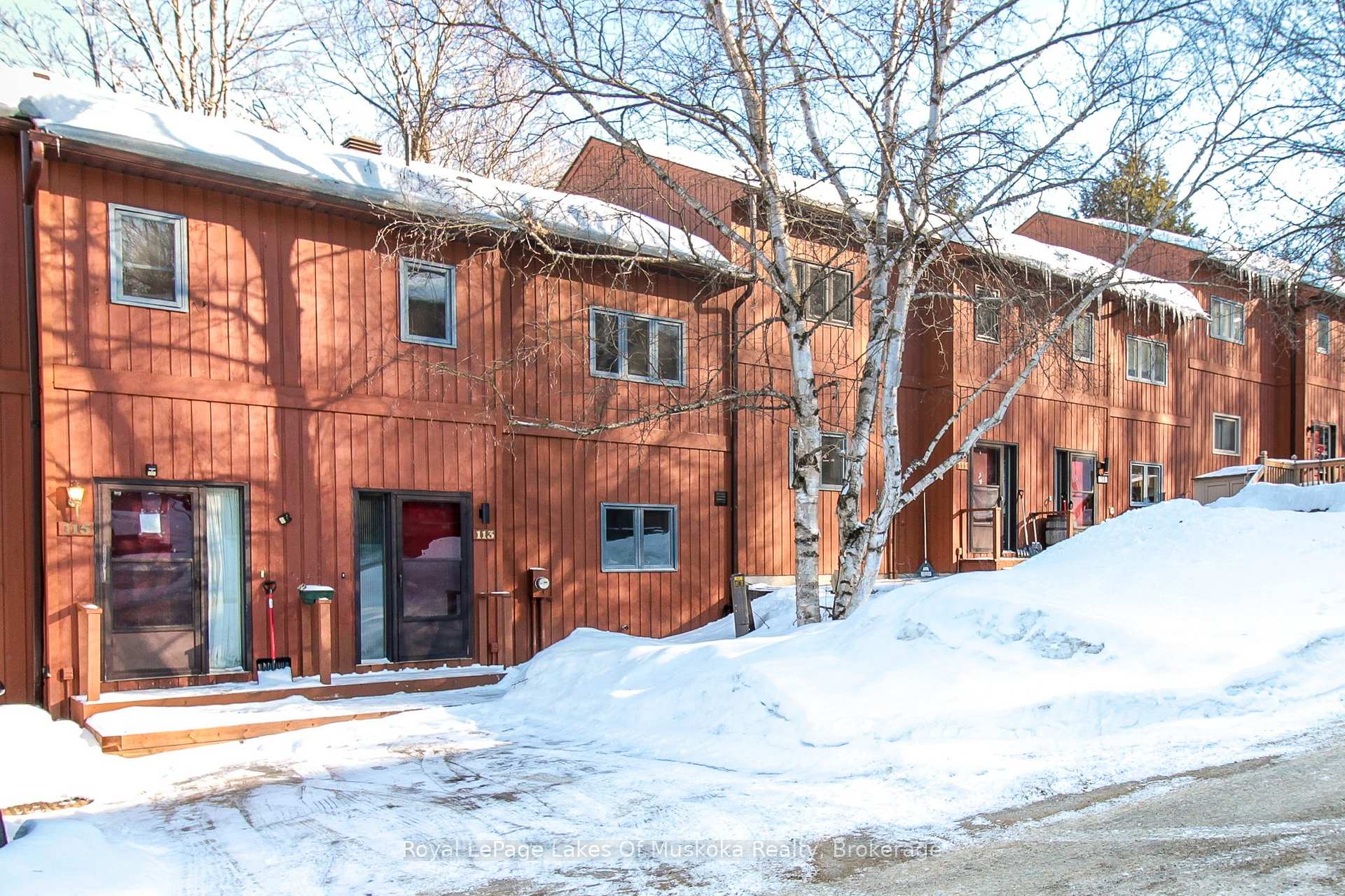 Front of Unit 2, 113 Southbank Drive