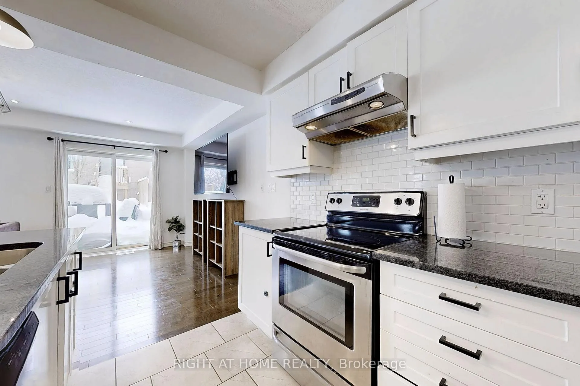 Photo 5 of Unit 13, 91 poppy Drive E, Guelph, Pineridge/Westminster Woods — HOMEH