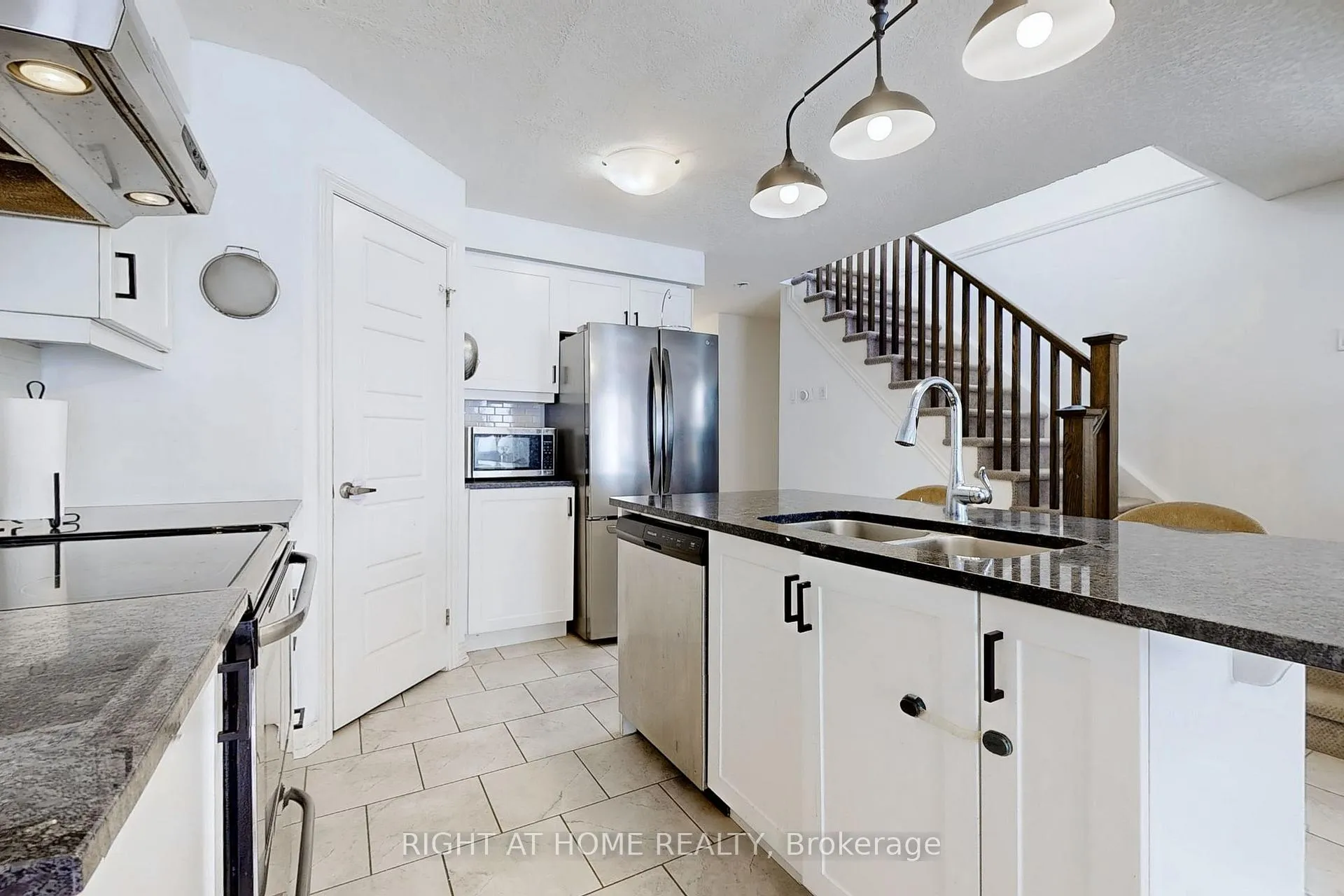 Photo 8 of Unit 13, 91 poppy Drive E, Guelph, Pineridge/Westminster Woods — HOMEH