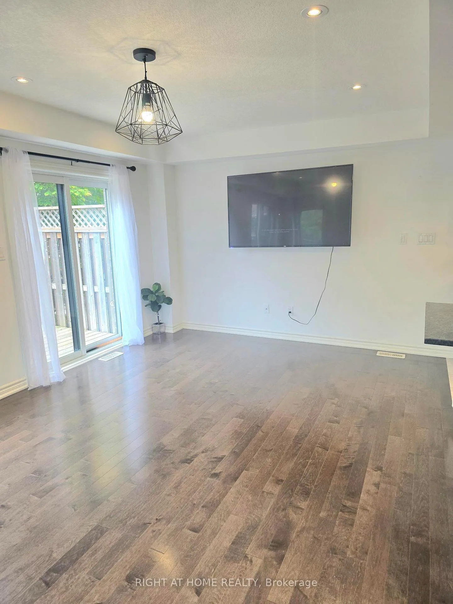 Photo 10 of Unit 13, 91 poppy Drive E, Guelph, Pineridge/Westminster Woods — HOMEH