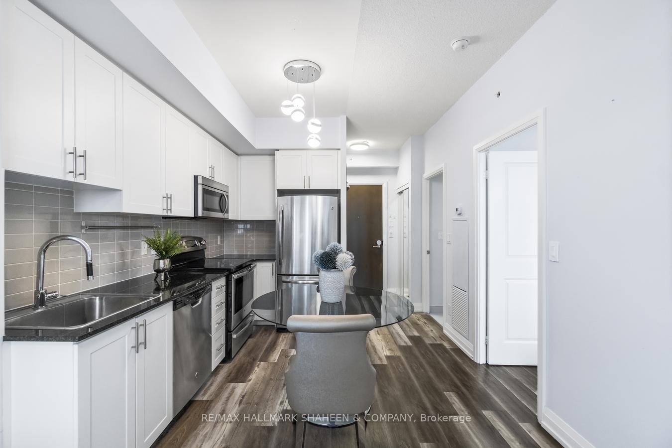 Photo 7 of Unit 437, 7171 Yonge Street, Markham, Thornhill — HOMEH