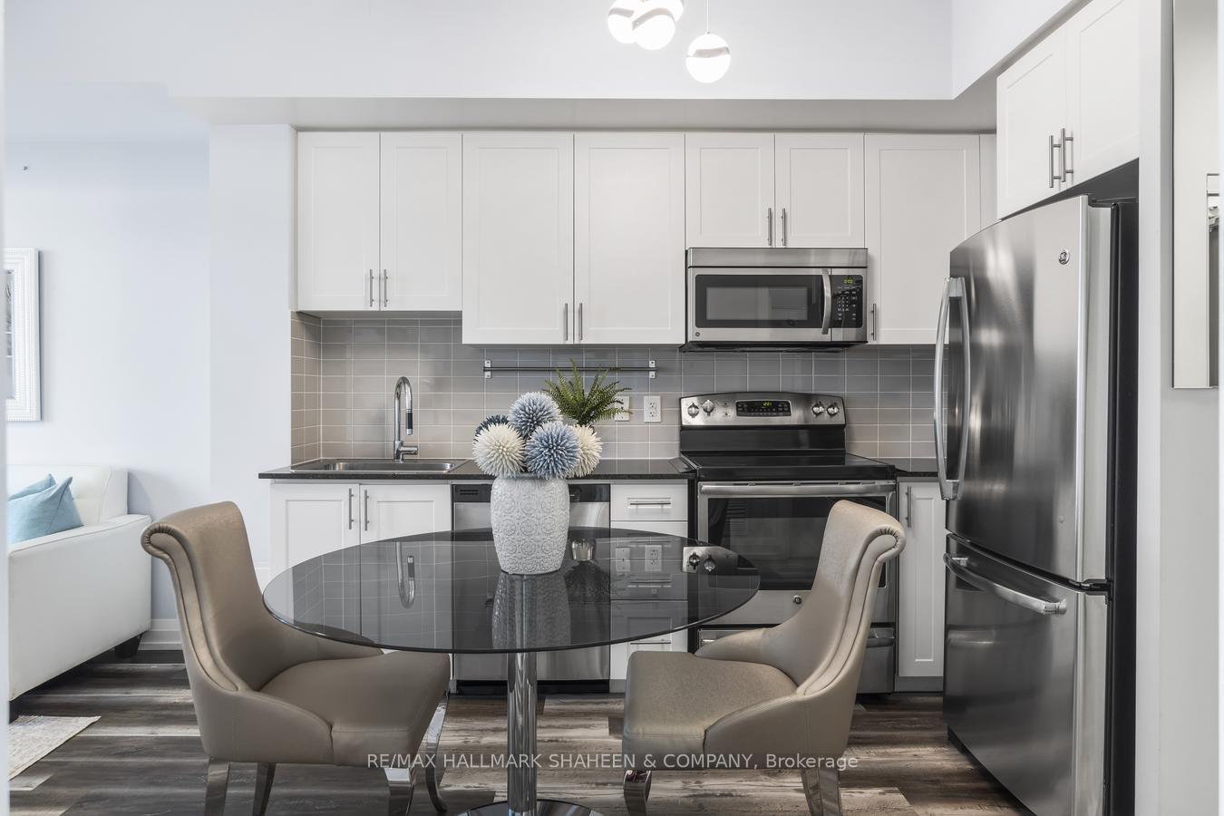 Photo 8 of Unit 437, 7171 Yonge Street, Markham, Thornhill — HOMEH