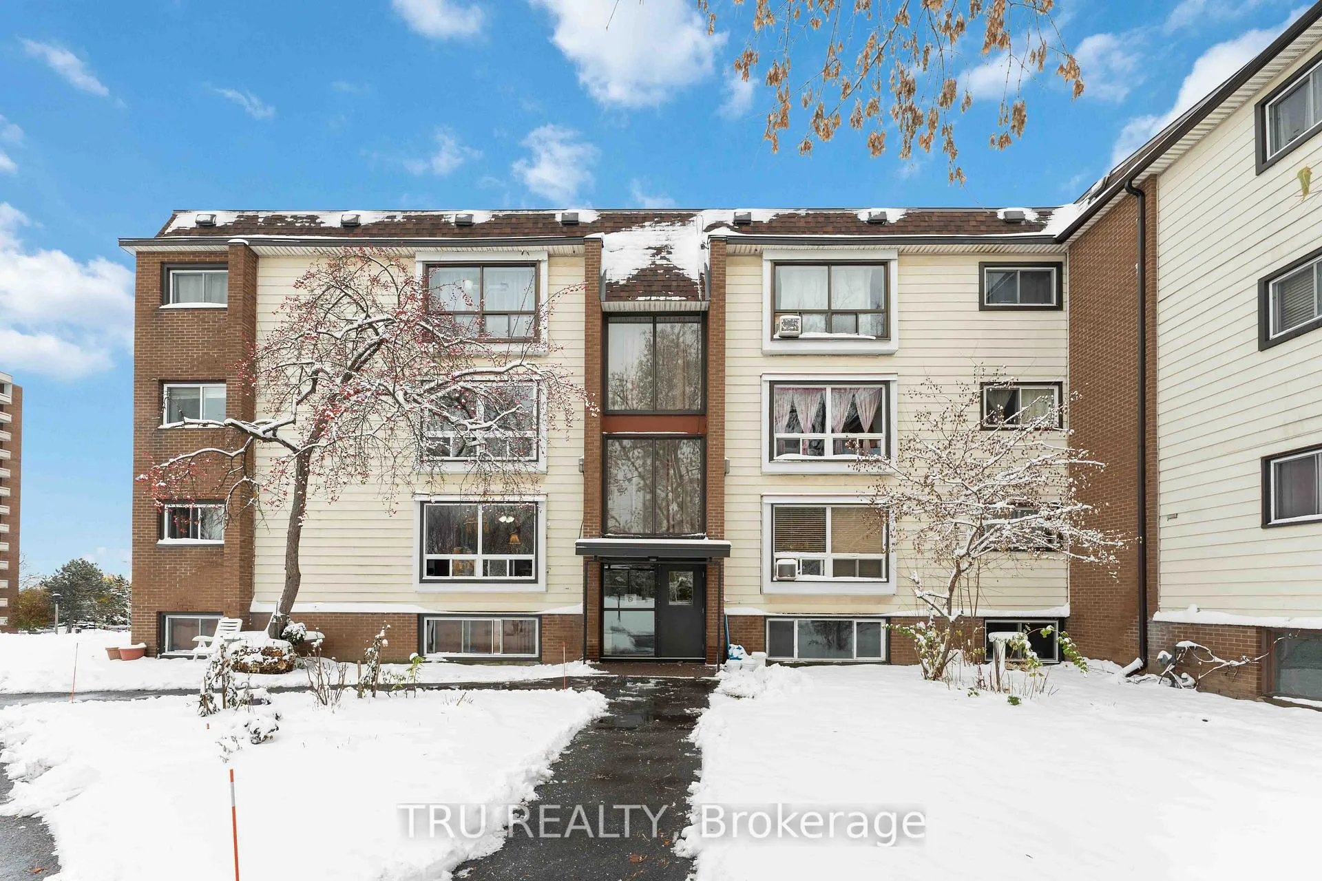 Front of Unit 8, 898 Elmsmere Road