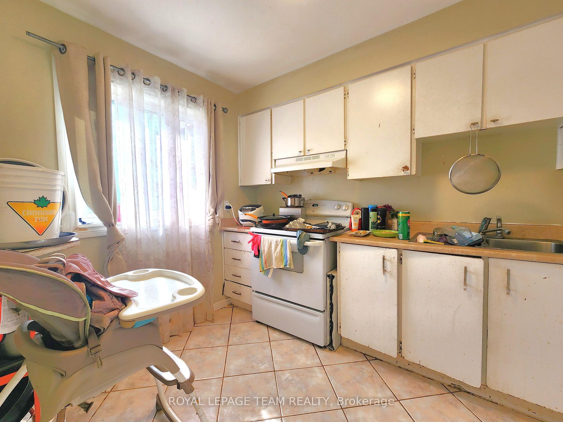 Photo 9 of Unit B, 25 Bertona Street, Ottawa, Craig Henry/Woodvale — HOMEH