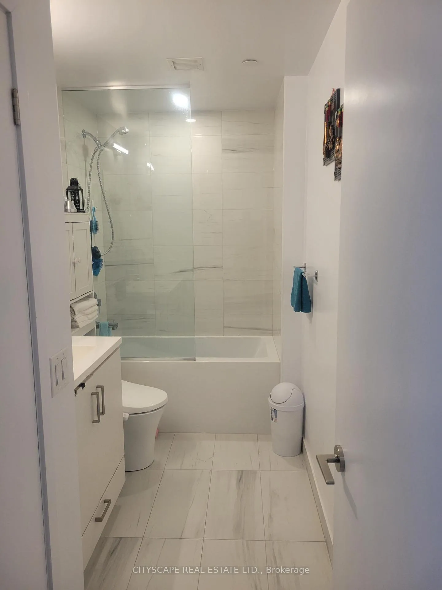 Photo 6 of Unit 511, 38 Honeycrisp Crescent, Vaughan, Vaughan Corporate Centre — HOMEH