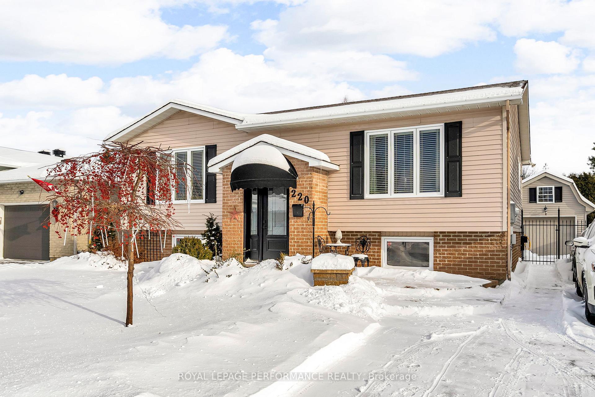 Photo 2 of 220 Dunbar Avenue, Cornwall — HOMEH