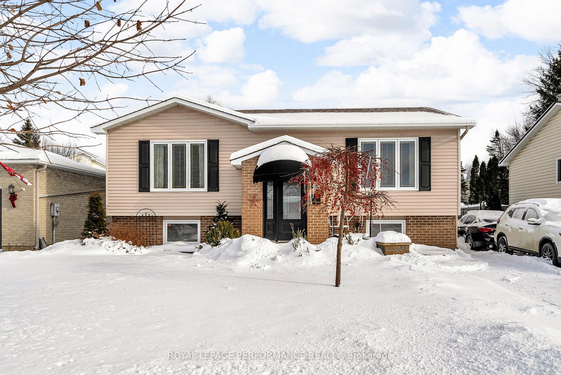 Photo 3 of 220 Dunbar Avenue, Cornwall — HOMEH