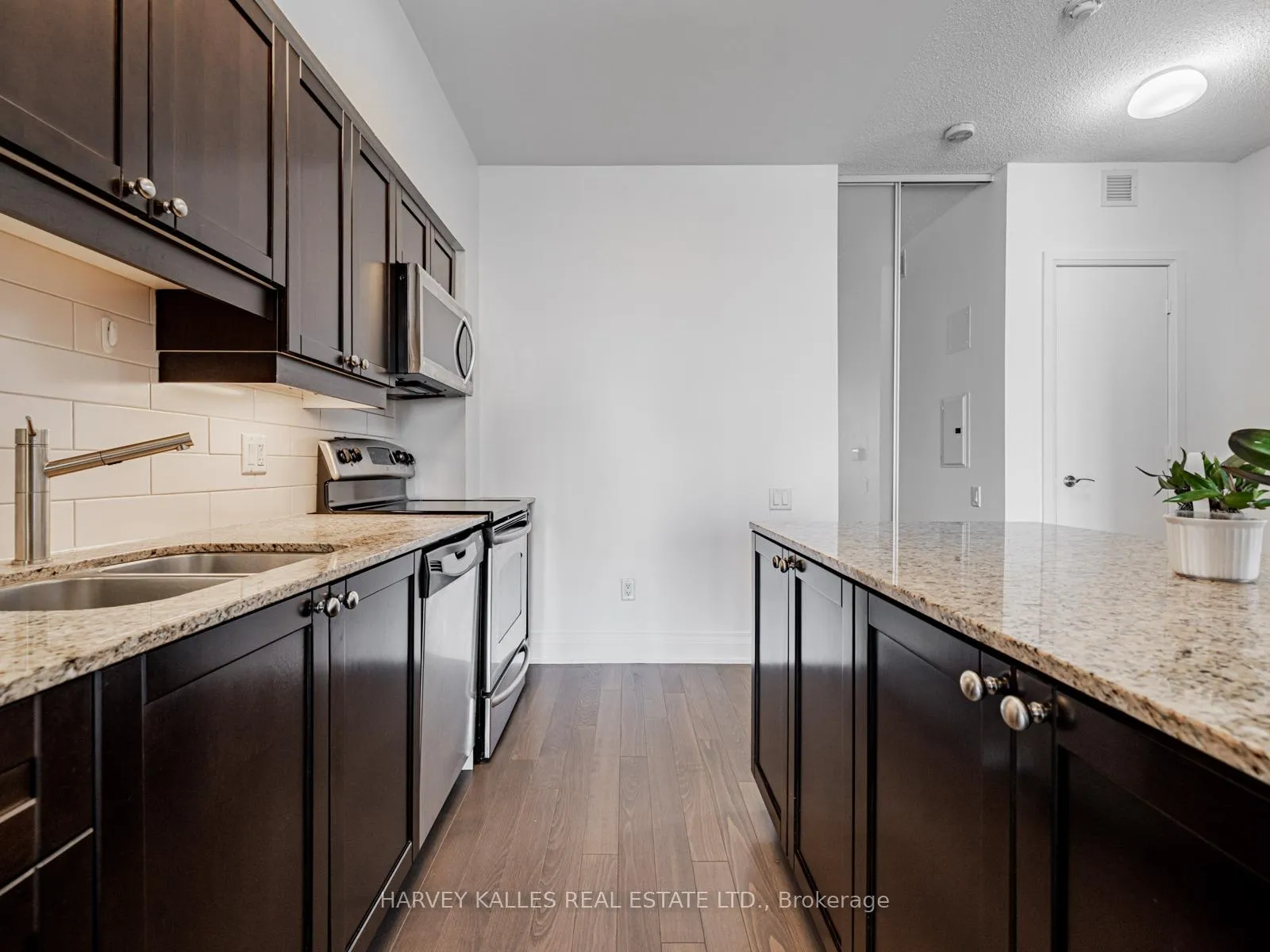 Photo 5 of Unit 4206, 2191 Yonge Street, Toronto, Mount Pleasant West — HOMEH