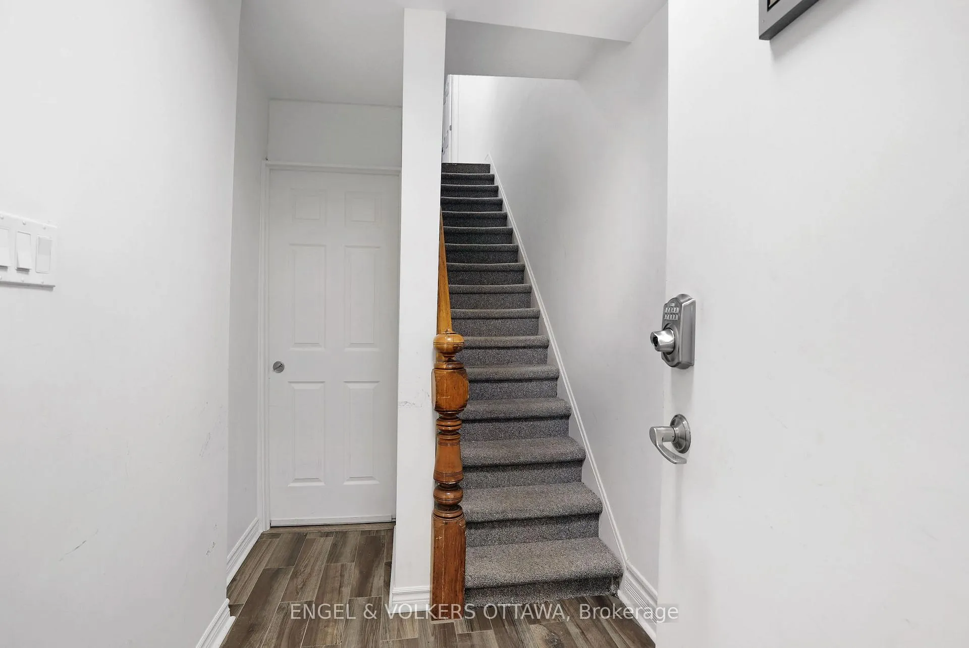 Photo 3 of Unit 2, 127 Third Avenue, Ottawa, Glebe — HOMEH