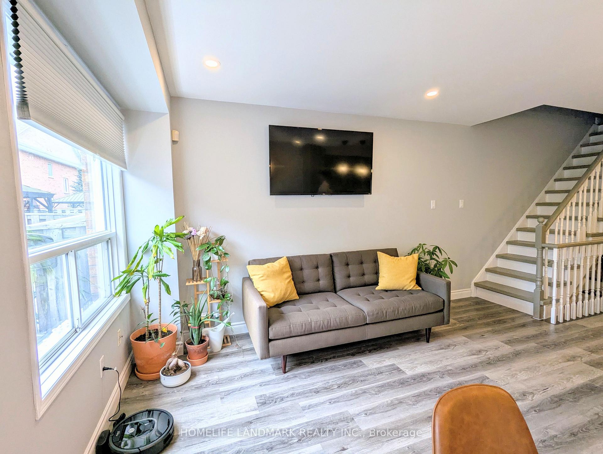 Photo 8 of 86 Tania Crescent, Vaughan, Maple — HOMEH