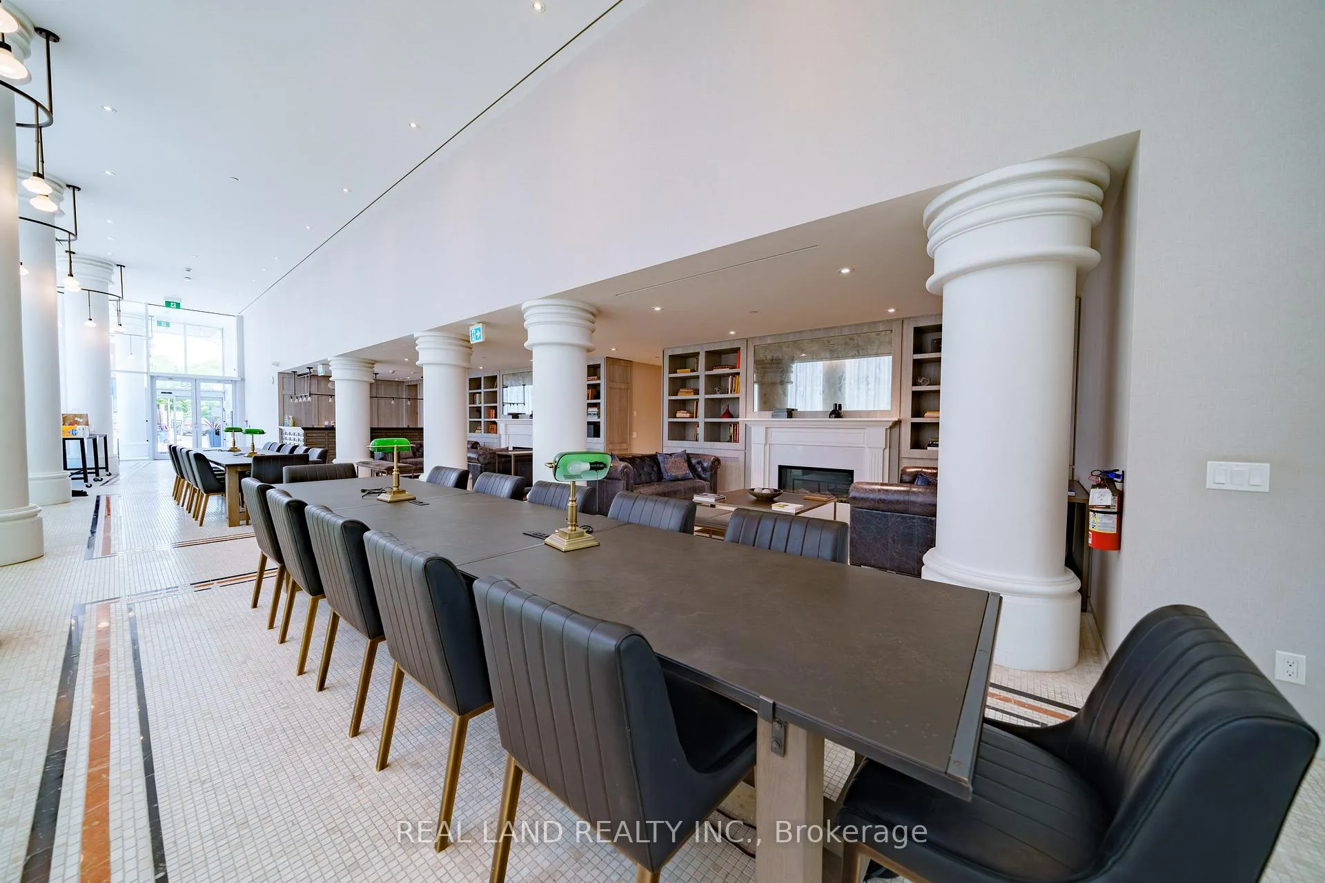 Photo 3 of Unit 814, 33 Helendale Avenue, Toronto, Yonge-Eglinton — HOMEH