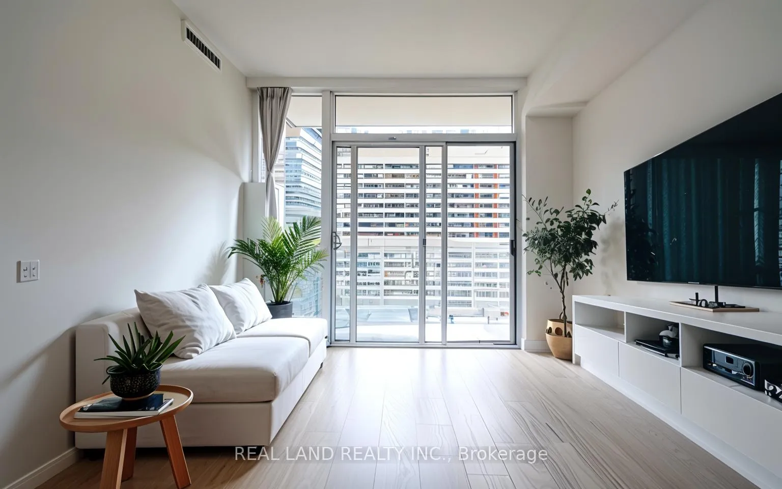Photo 7 of Unit 814, 33 Helendale Avenue, Toronto, Yonge-Eglinton — HOMEH