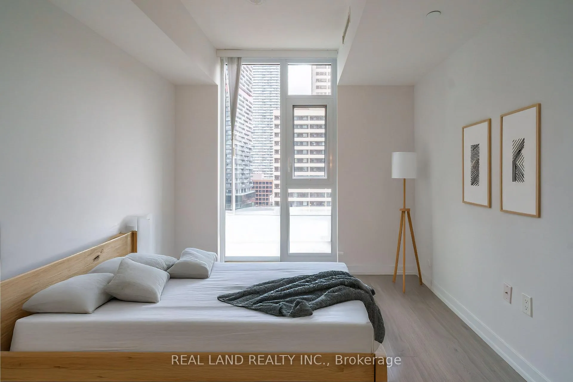 Photo 8 of Unit 814, 33 Helendale Avenue, Toronto, Yonge-Eglinton — HOMEH