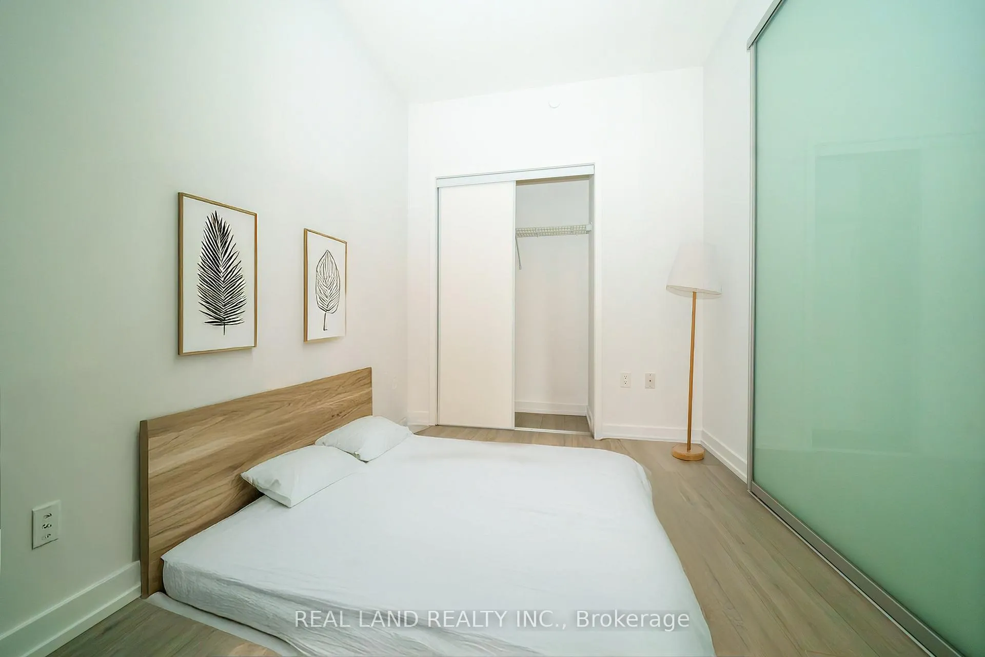 Photo 10 of Unit 814, 33 Helendale Avenue, Toronto, Yonge-Eglinton — HOMEH