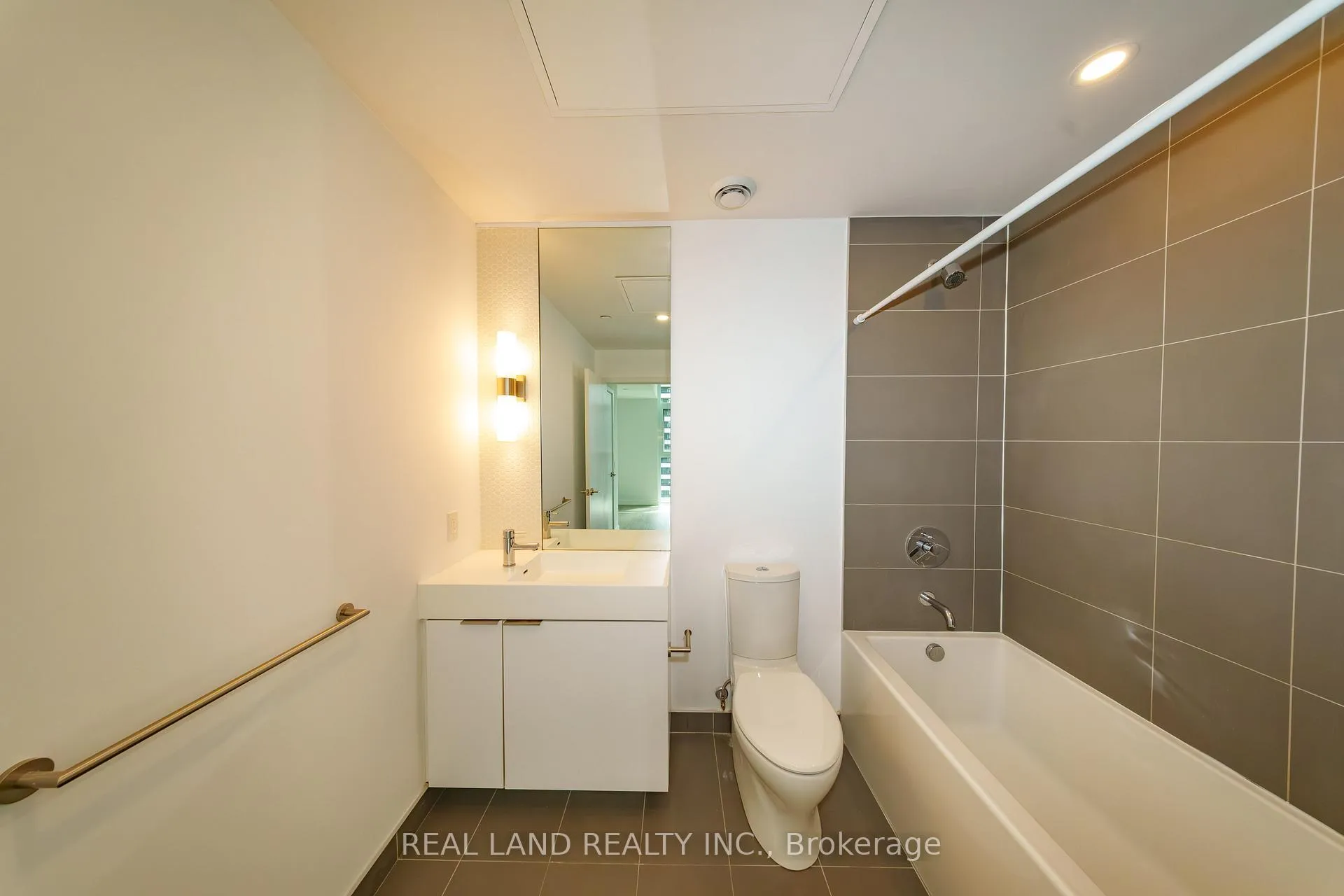 Photo 13 of Unit 814, 33 Helendale Avenue, Toronto, Yonge-Eglinton — HOMEH