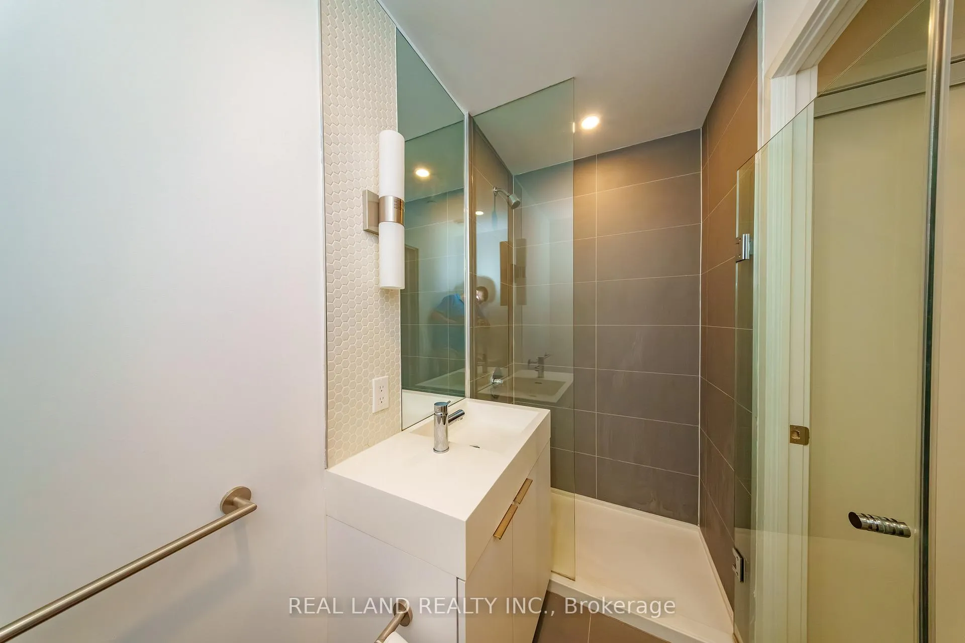 Photo 14 of Unit 814, 33 Helendale Avenue, Toronto, Yonge-Eglinton — HOMEH