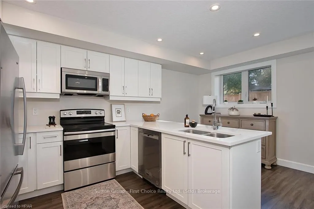 Photo 10 of Unit Unit 6, 3202 Vivian Line, Stratford — HOMEH