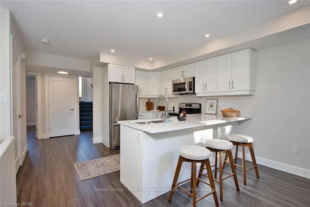Photo 11 of Unit Unit 6, 3202 Vivian Line, Stratford — HOMEH