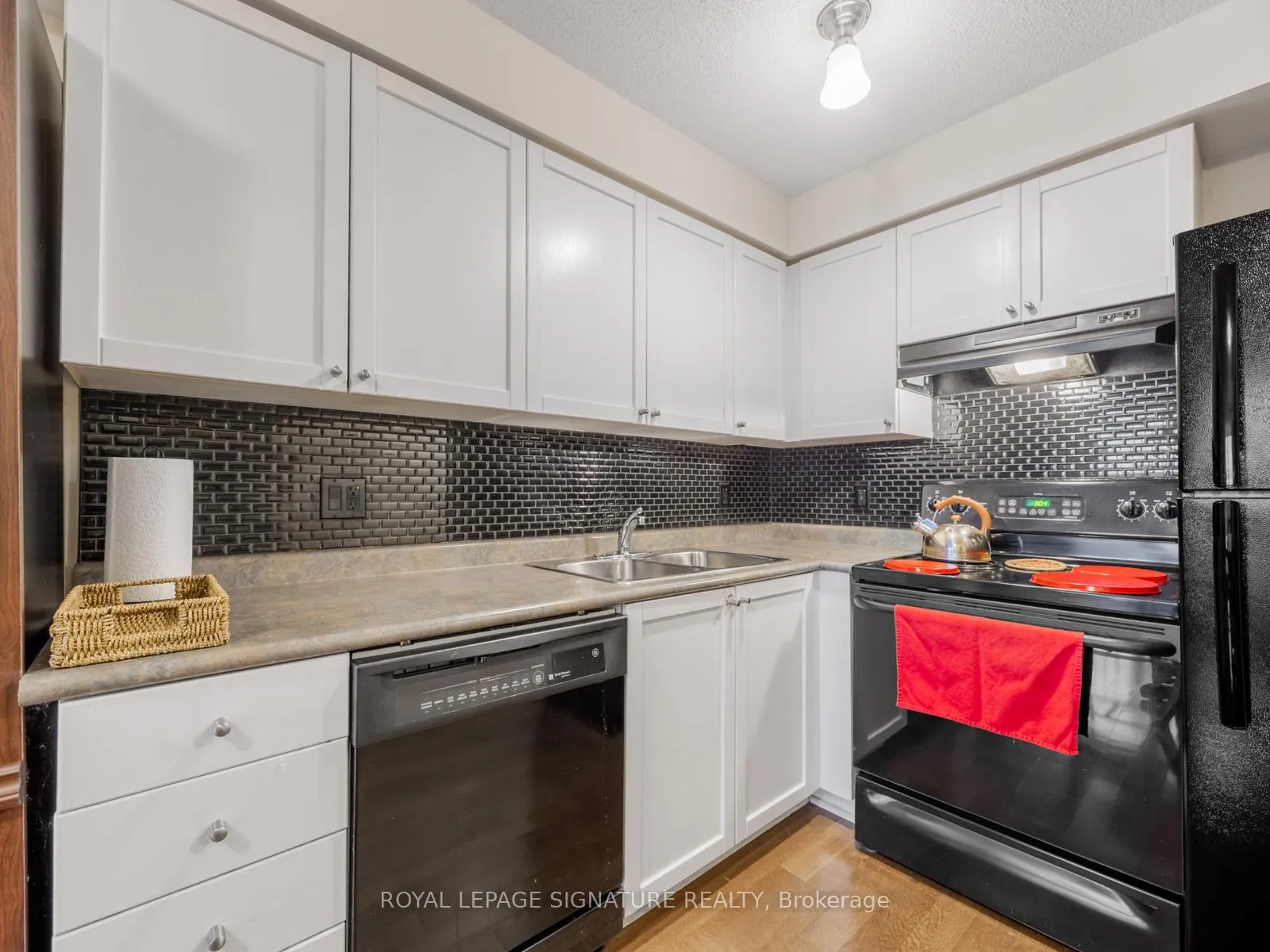 Photo 5 of Unit 430, 684 Warden Avenue, Scarborough, Clairlea-Birchmount — HOMEH