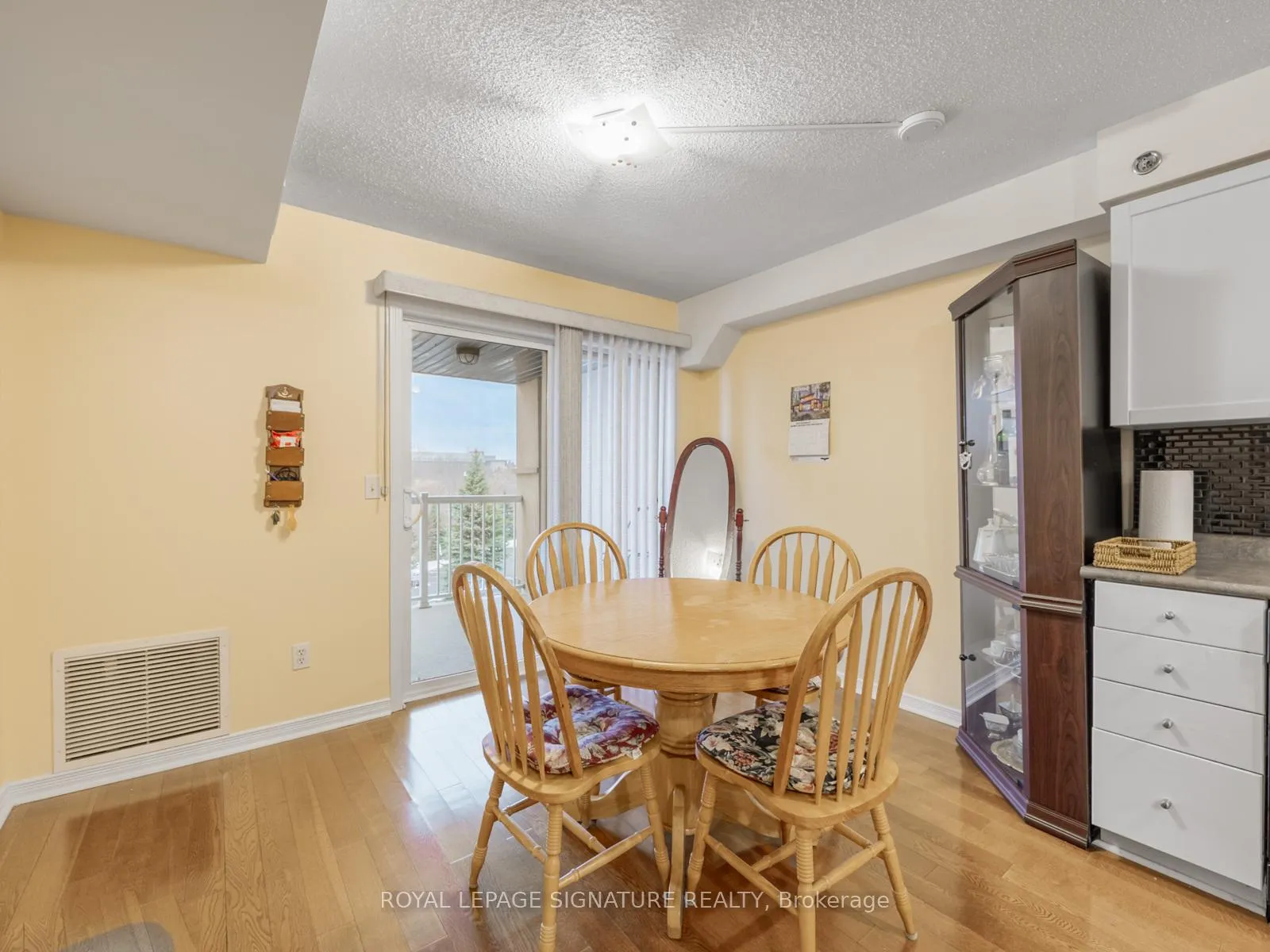 Photo 8 of Unit 430, 684 Warden Avenue, Scarborough, Clairlea-Birchmount — HOMEH