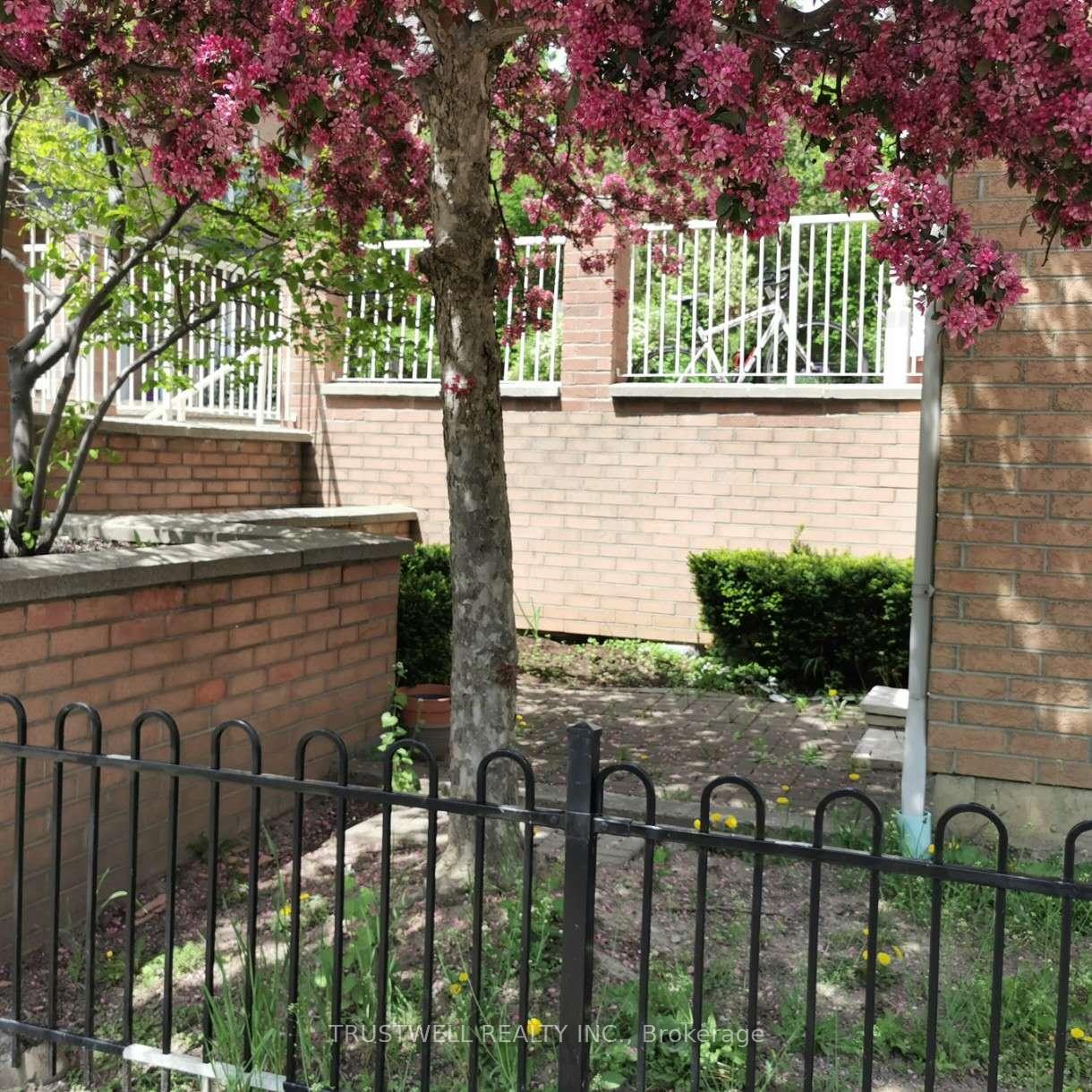 Photo 3 of Unit 1, 16 Cox Boulevard, Markham, Unionville — HOMEH