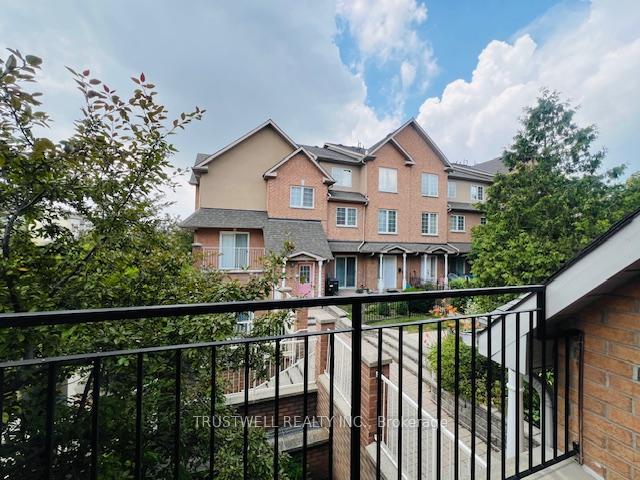 Photo 5 of Unit 1, 16 Cox Boulevard, Markham, Unionville — HOMEH