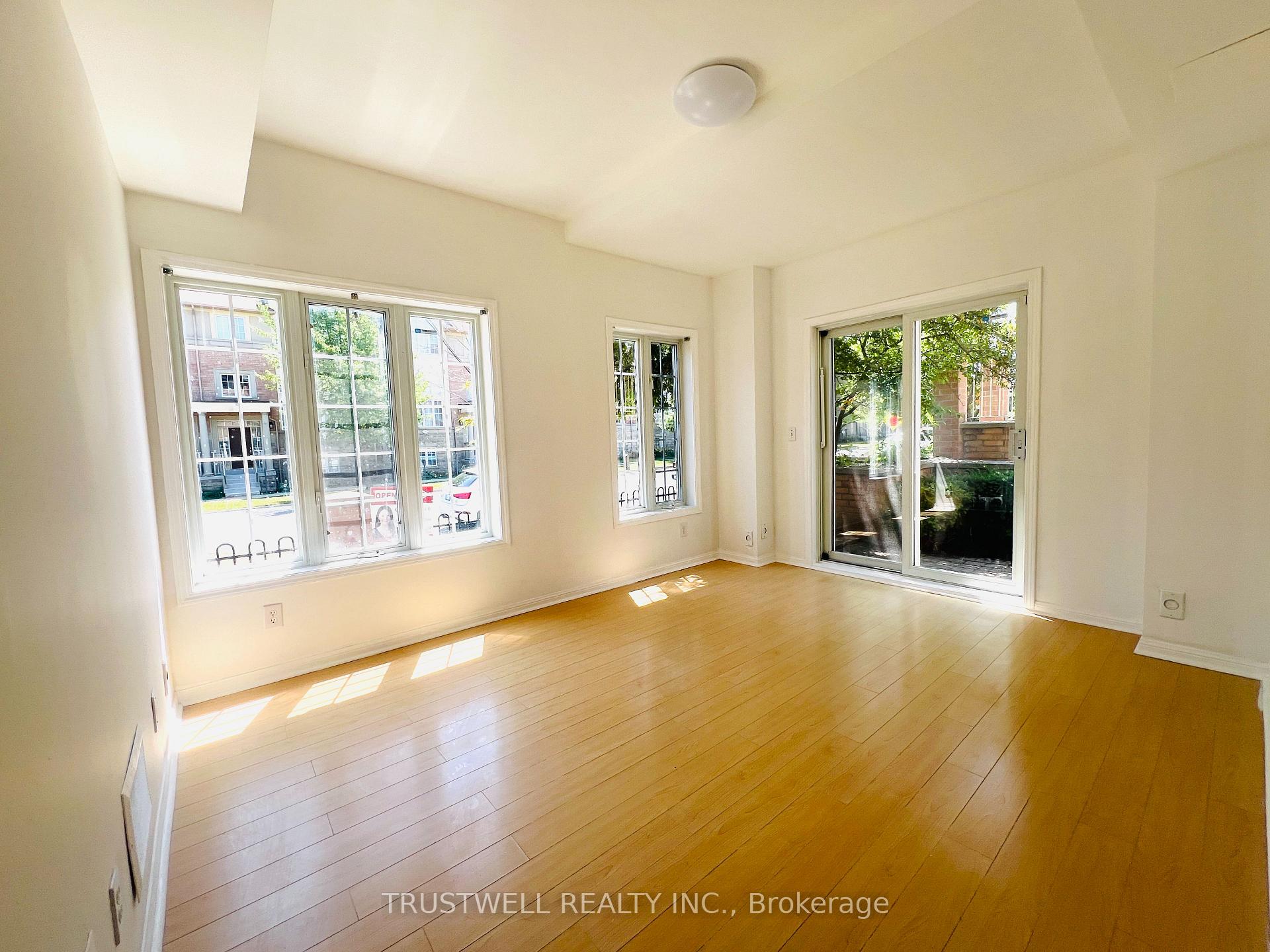 Photo 11 of Unit 1, 16 Cox Boulevard, Markham, Unionville — HOMEH