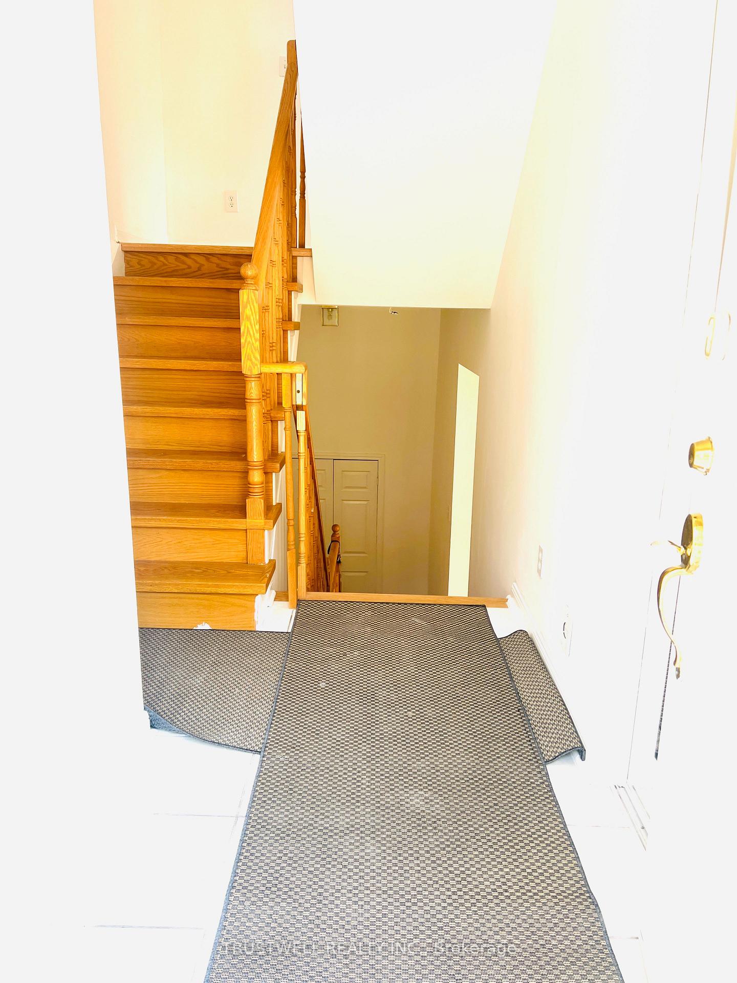 Photo 12 of Unit 1, 16 Cox Boulevard, Markham, Unionville — HOMEH