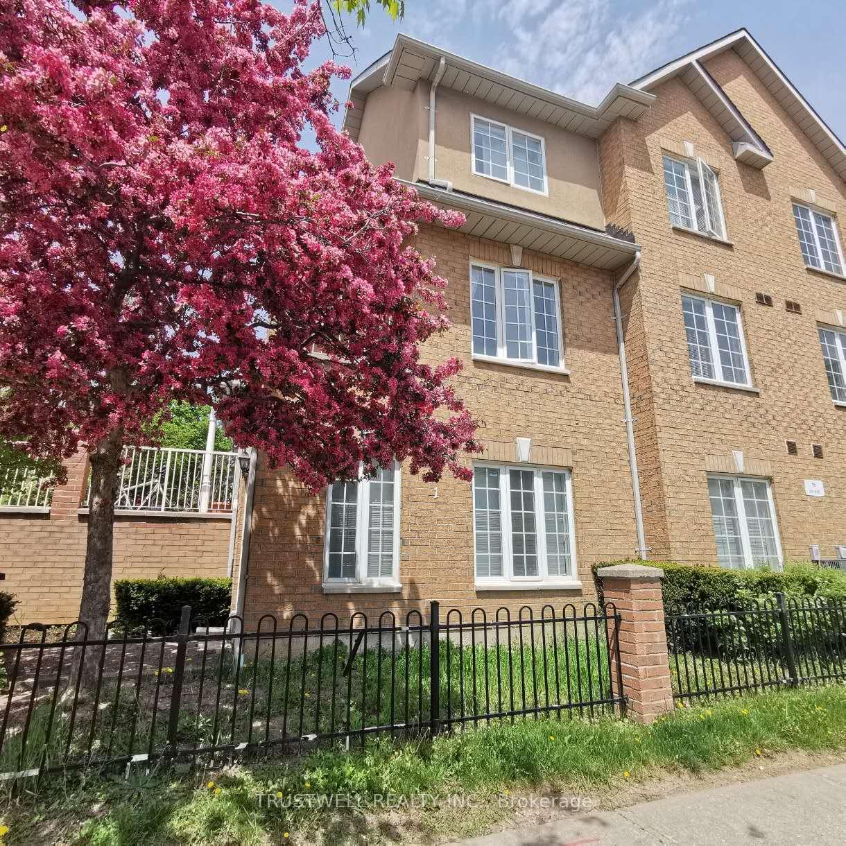 Photo 17 of Unit 1, 16 Cox Boulevard, Markham, Unionville — HOMEH